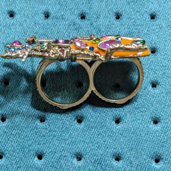 Heidi Daus 2-finger Critter Ring. - Picture 2 of 3